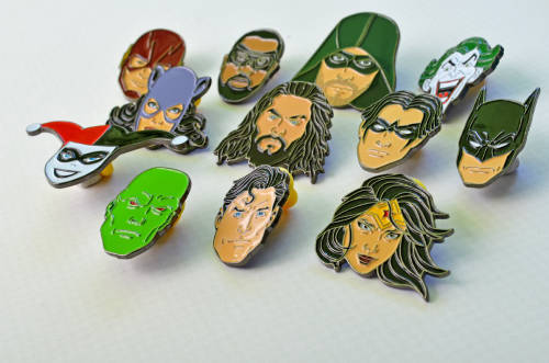 DC Comics Warner Comic Con 2018 exclusive Limited Edition collectors pins and set of stamps