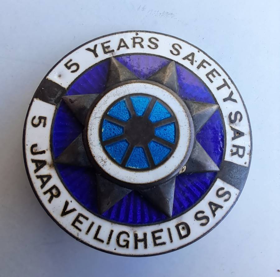 S.A R. Railway 5-Year Safety badge (sterling silver hallmarking) + 9 x SA Road Safety pin badges