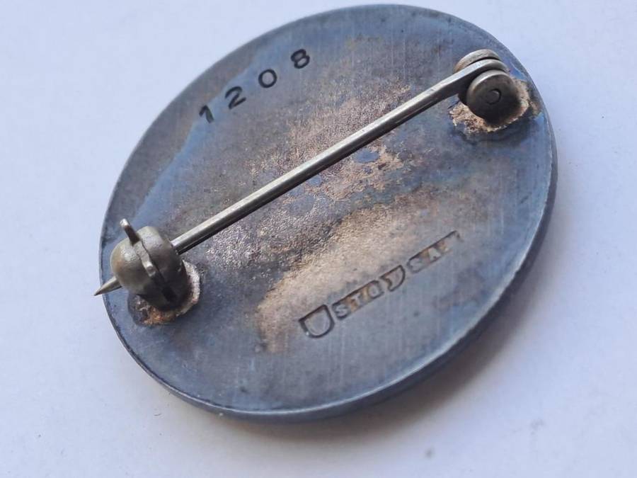 S.A R. Railway 5-Year Safety badge (sterling silver hallmarking) + 9 x SA Road Safety pin badges