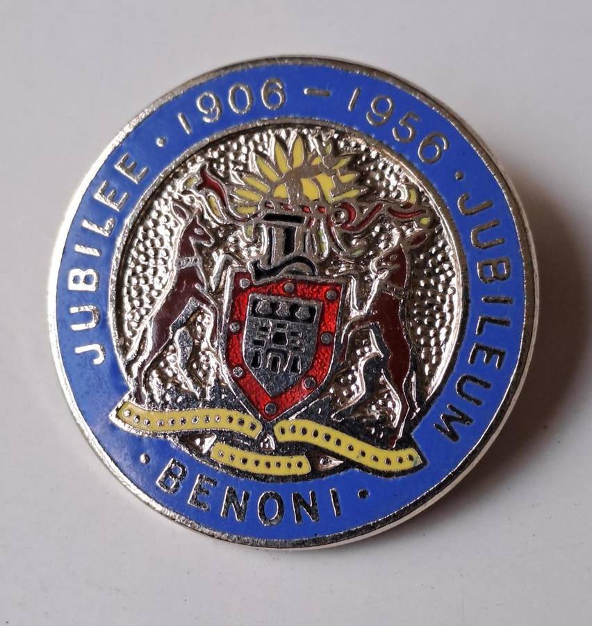South African Historical pin badges of cities and towns eg: Benoni, Brakpan, Edenvale, etc. 8 badges