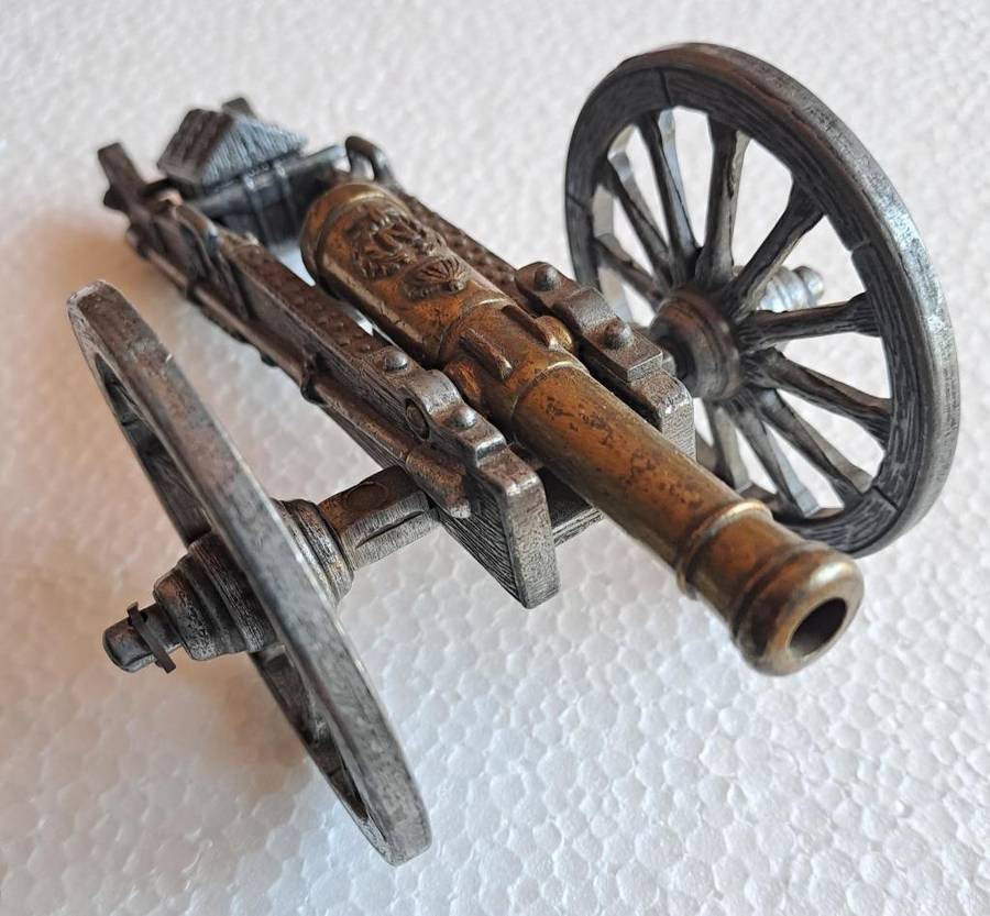 Model Cannon Napoleonic 1806 Replica Made by DENIX Spain 170 mm x width: 100 mm Weight: 0.5 kg
