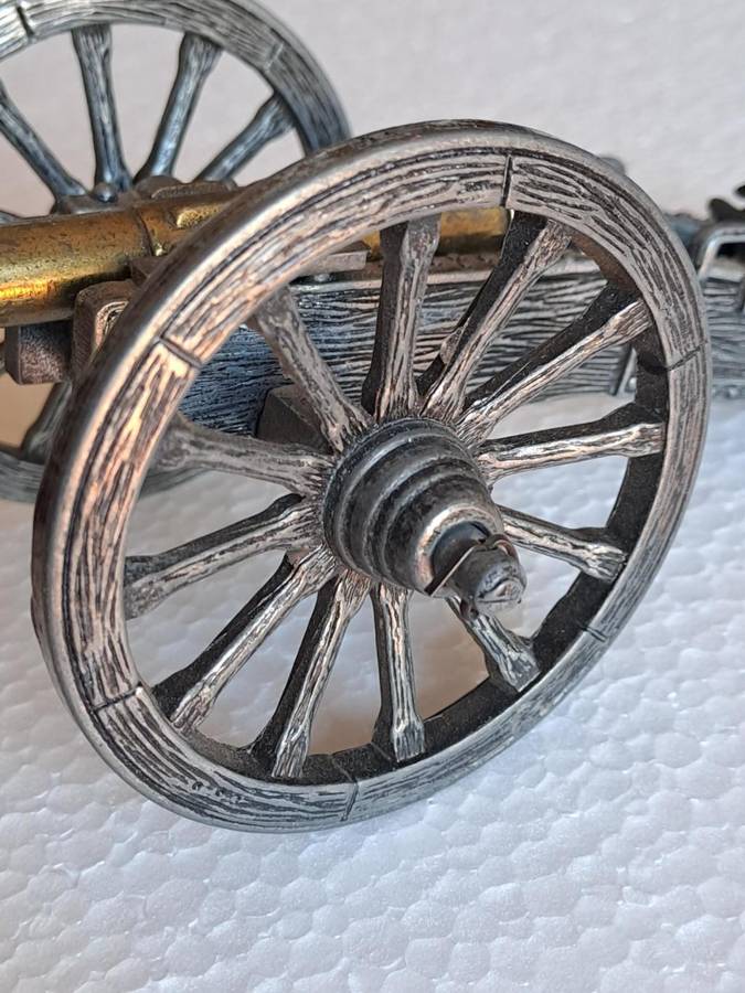 Model Cannon Napoleonic 1806 Replica Made by DENIX Spain 170 mm x width: 100 mm Weight: 0.5 kg