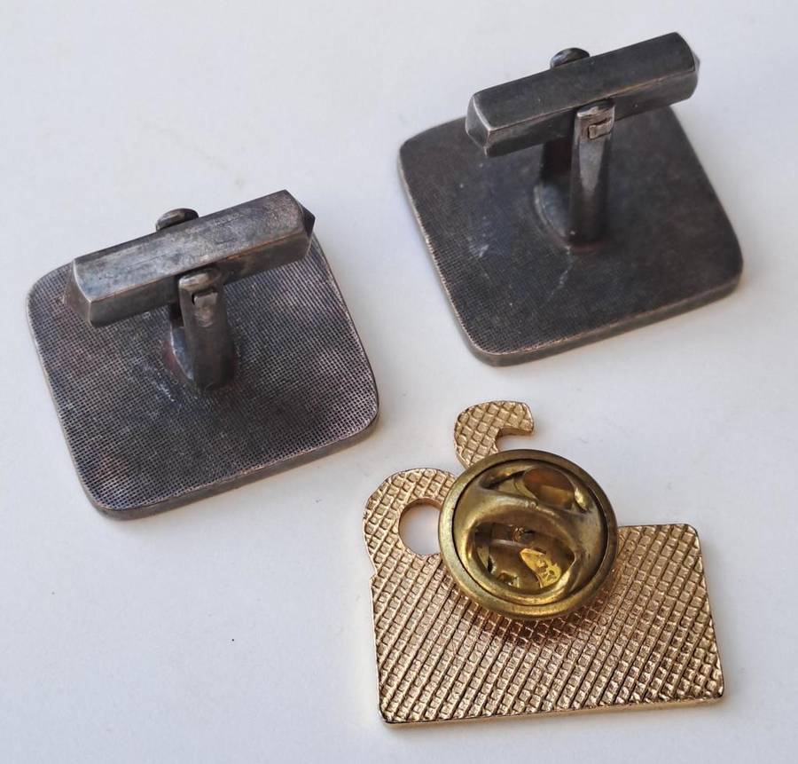 Toyota SA  Rare South African Toyota prancing horse cufflinks plus a 1981 20th Anniversary badge