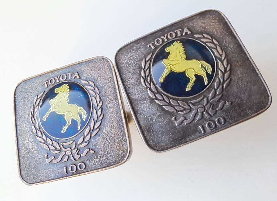 Toyota SA  Rare South African Toyota prancing horse cufflinks plus a 1981 20th Anniversary badge