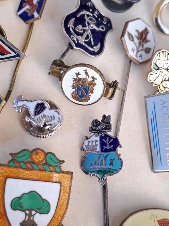 100 pin badges in all sizes and subject matter