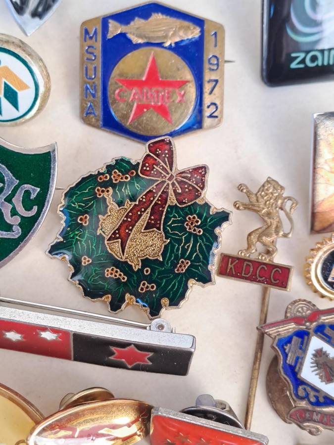 100 pin badges in all sizes and subject matter