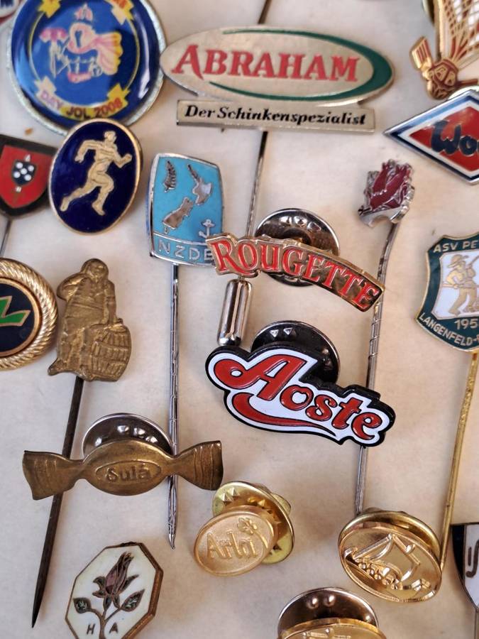 100 pin badges in all sizes and subject matter