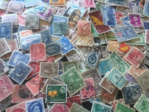 A COUPLE THOUSAND WORLD -  LOOSE STAMPS OFF PAPER