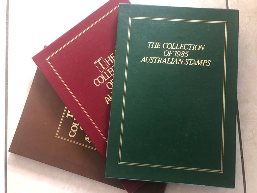 AUSTRALIA    - 3 X  COMPLETE  YEAR  BOOKS   -   FINE ITEM