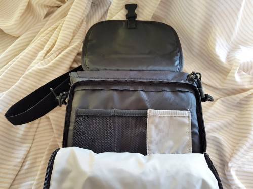 LOWEPRO CAMERA BAG (BLACK)
