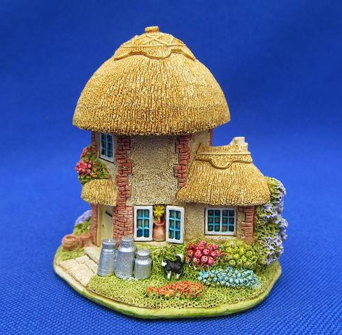 Lilliput Lane - "The Dairy Tower" - L2535 - The British Collection - Boxed With Deeds