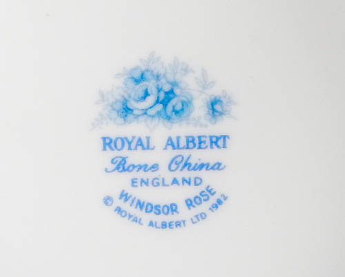Royal Albert " Windsor Rose " Two Handled Lidded Sugar Bowl - Made In England