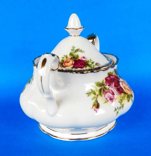 Royal Albert " Old Country Roses " Two Handled Lidded Sugar Bowl