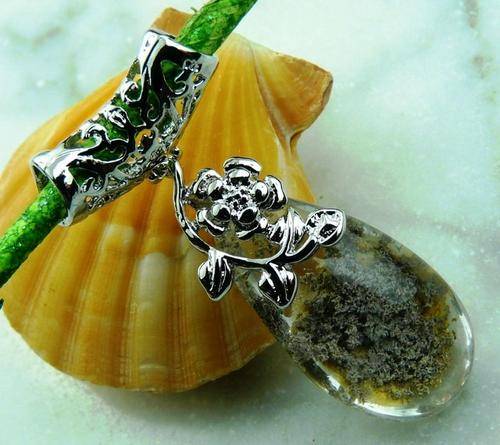 *** BEAUTIFUL CRYSTAL OPAL PENDANT***