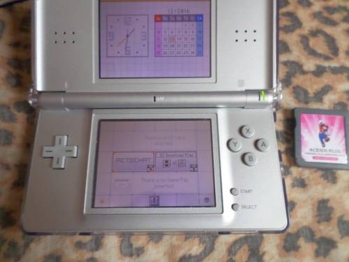 Nintendo DS Lite Silver *BOXED* With DS cover and with R4i + 7 Boxed games