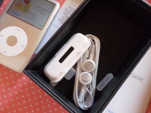 iPod Classic 160GB Pristine condition original box with manuals and unused earphones