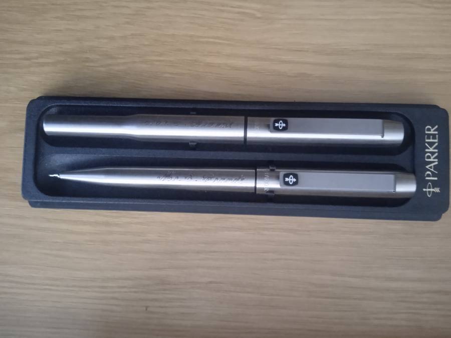 Parker penset in  case  1 Fountain pen and 1 rollerball