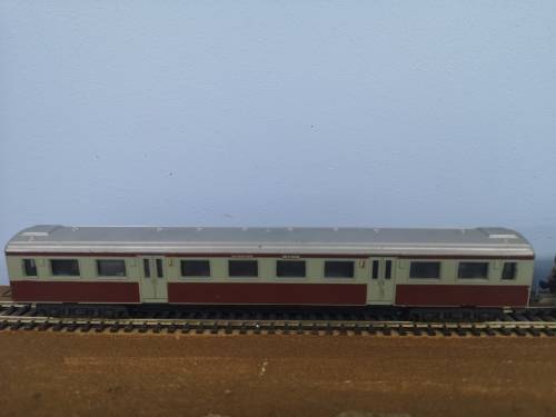 Lima Suburban train set in SAR colours