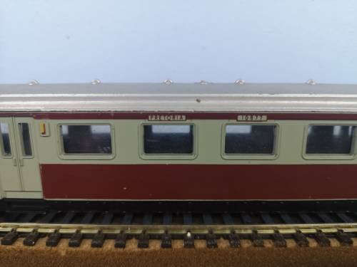 Lima Suburban train set in SAR colours