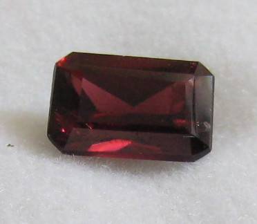 Madagaskar 1.60 ct Emerald cut Garnet 5x8 mm