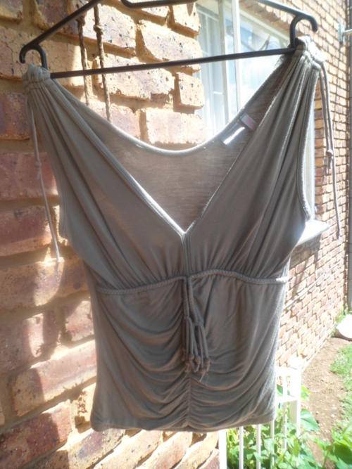 IDENTITY Ladies Size 38 (Large) Top with wooden tassals