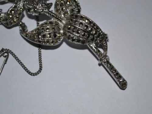 Vintage Brooch with Safety chain and Pin