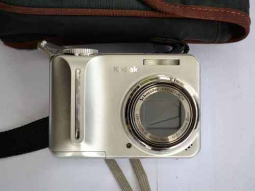 Kodak C875  EasyShare Digital Camera with bag - Untested