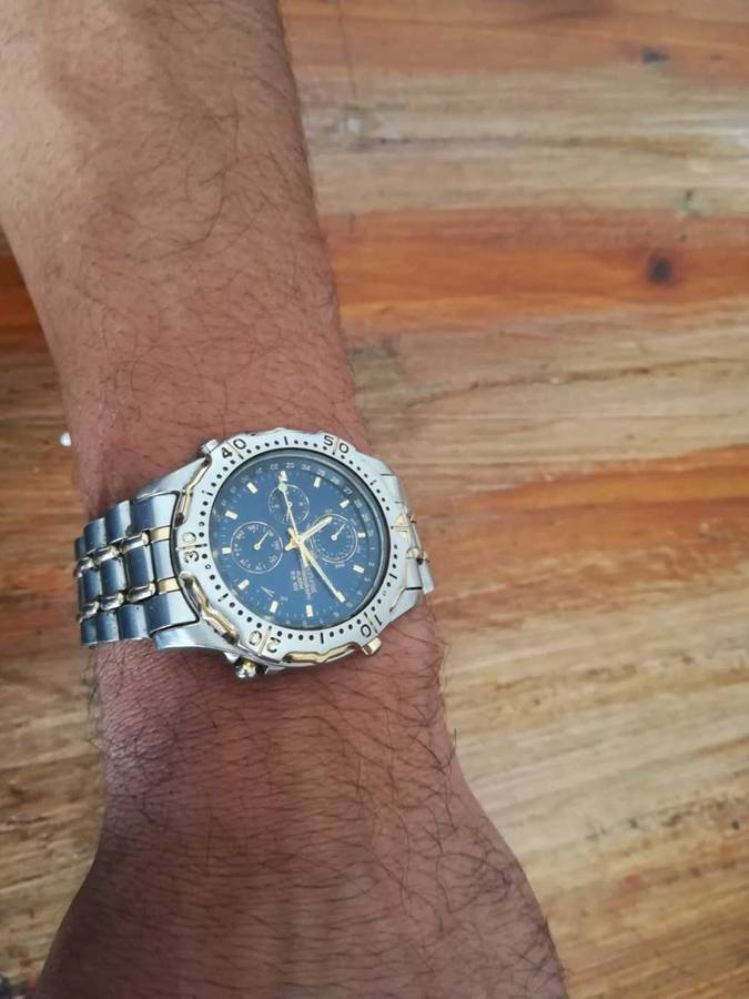 Accurist men`s watch full working order