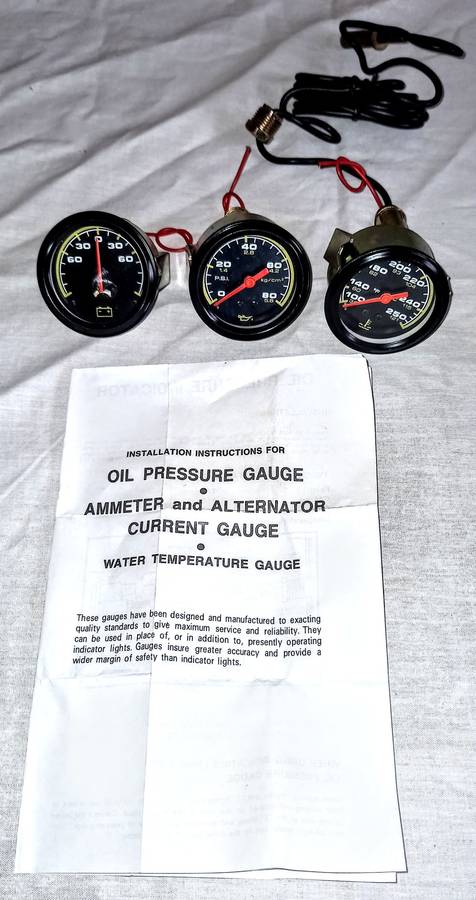 Trisco Triple Gauge set