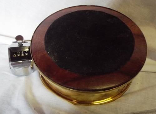 VINTAGE WINE BOTTLE HOLDER