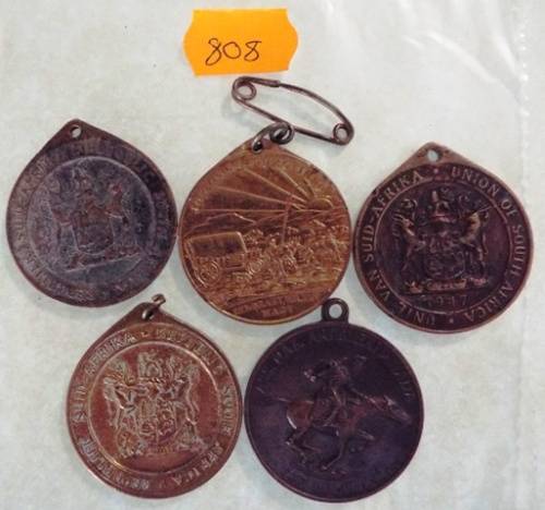 COLLECTABLE LOT OF MEDALLIONS