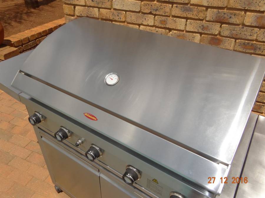 Jetmaster GT5S-S 6-burner stainless steel gas braai in mint condition