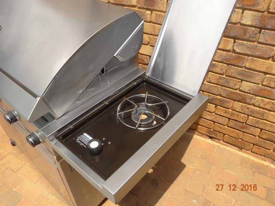 Jetmaster GT5S-S 6-burner stainless steel gas braai in mint condition