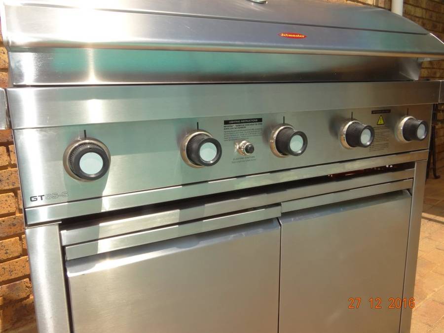 Jetmaster GT5S-S 6-burner stainless steel gas braai in mint condition