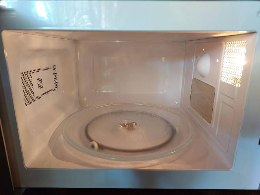 Russel-Hobbs model RHEM21L 20-litre 700 Watt mirror-front microwave oven - As new!