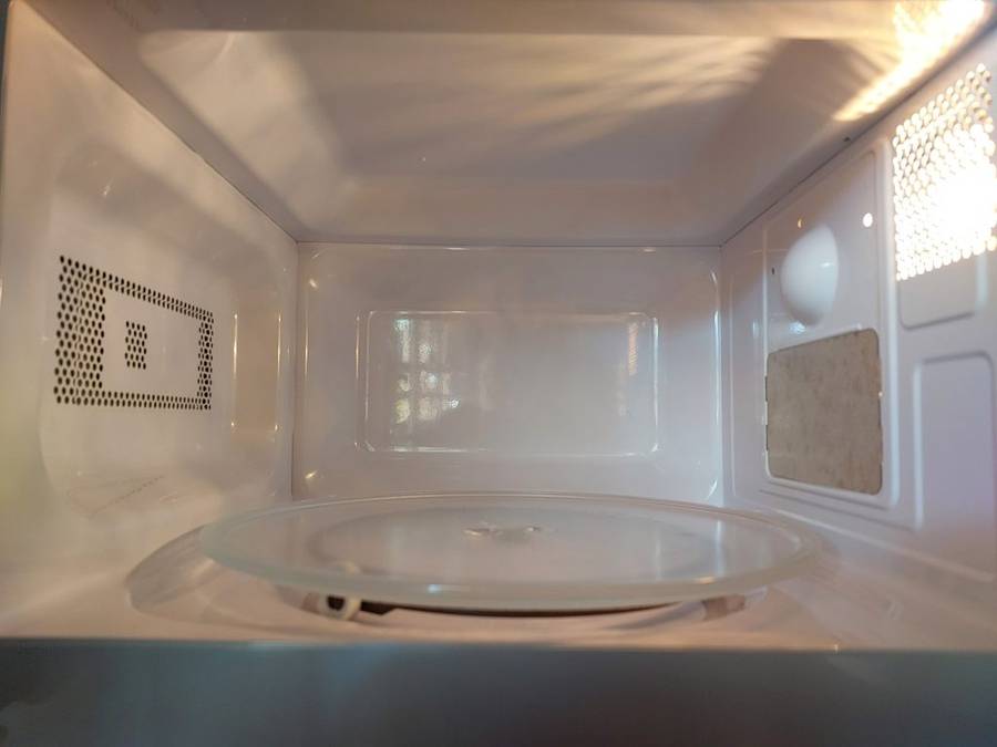 Russel-Hobbs model RHEM21L 20-litre 700 Watt mirror-front microwave oven - As new!