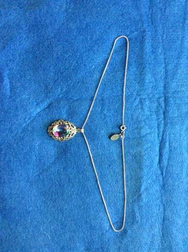 RHINESTONE PENDANT & SILVER CHAIN