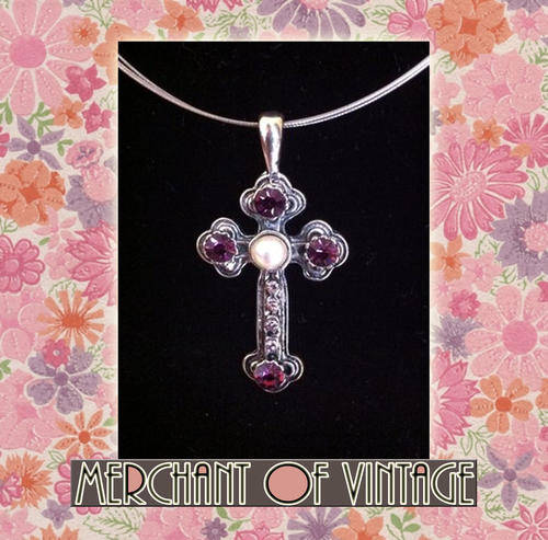 Gorgeous vintage necklace by 'Honey Jewellery'