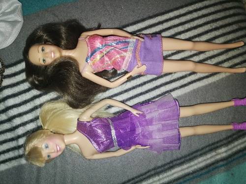 2 X Hannah Montana dolls - STARTING AT A LOW R1