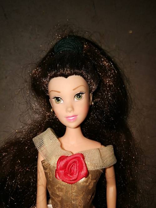 Mattel - Long-haired Belle doll