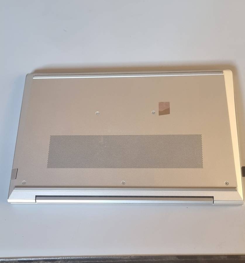 1 MONTH OLD HP ProBook 440 G9- 12th Generation Intel Core i5  SSD NVME 500GB RAM 16GB DDR4