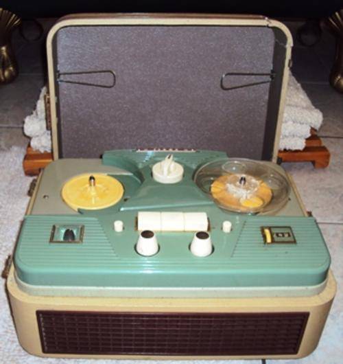 VINTAGE REEL TO REEL TAPE RECORDER