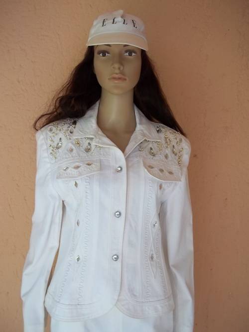 STUNNING WHITE SAFFRON SUIT WITH RHINESTONES -  SIZE 34