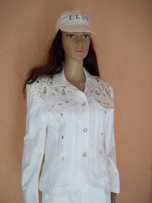 STUNNING WHITE SAFFRON SUIT WITH RHINESTONES -  SIZE 34