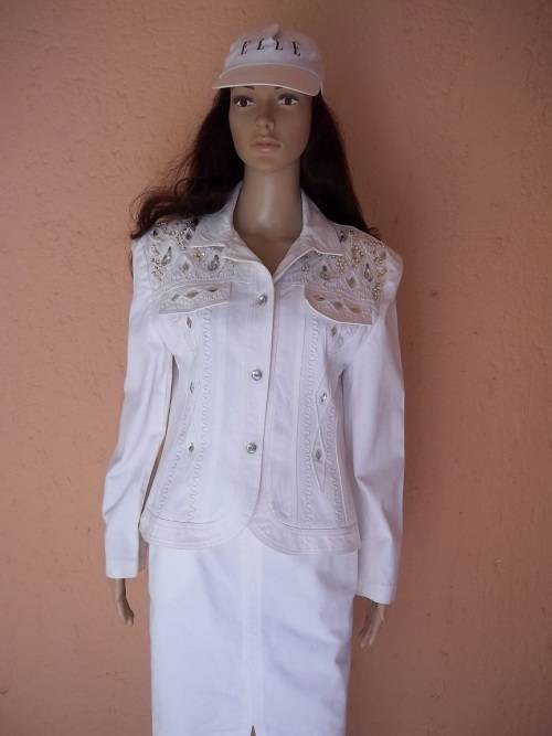 STUNNING WHITE SAFFRON SUIT WITH RHINESTONES -  SIZE 34