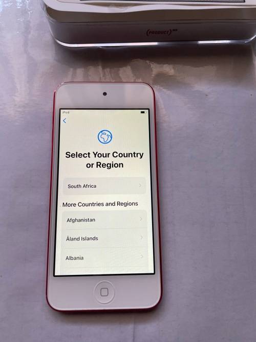 APPLE IPOD TOUCH 7TH GEN|A2178| RED ***LIKE NEW** WITH ALL ACCESSORIES