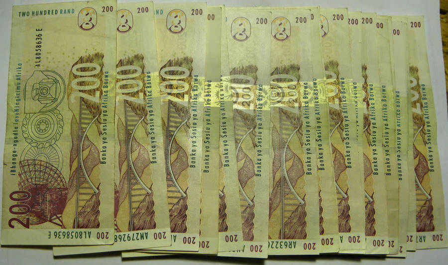 Top Grade RSA notes: 16x Mboweni R200 notes (2004 to 2009) in EF/AU (my opinion)  Bid per note.