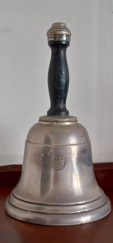 Town Criers Bell EPNS Cocktail shaker 8235\94