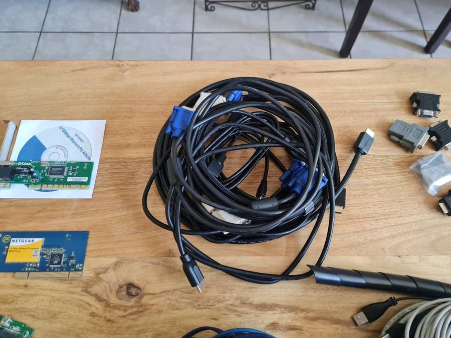 Job Lot of PC cables and Accessories