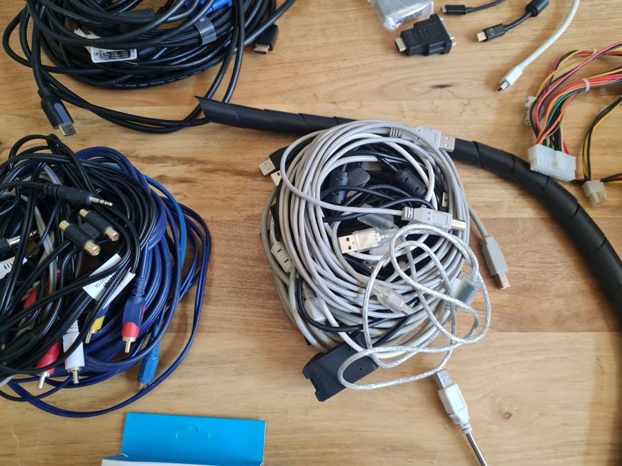 Job Lot of PC cables and Accessories